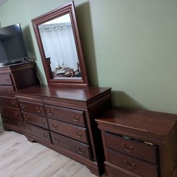 Solid Wood 6 Drawer Dresser With Mirror And Night Stand