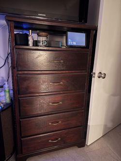 Five pieces wooden bedroom set