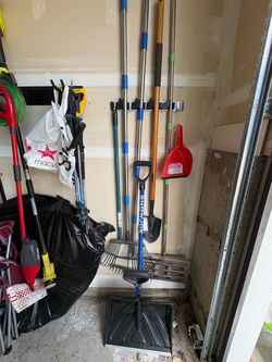 Miscellaneous garden tools