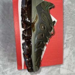 NIKE AIR VAPORMAX PLUS