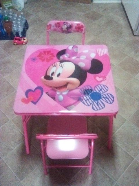 Minnie Mouse Table And 2 Chairs