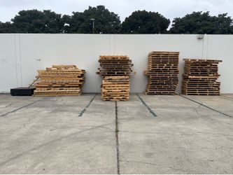 Free wooden pallets