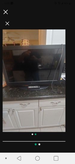 32" Tv With Remote