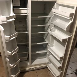Whirlpool Refrigerator w/ Automatic Ice Maker! - $400 (Must Sell for Space)