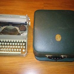 Vintage Hermes 2000 Typewriter Complete With Case