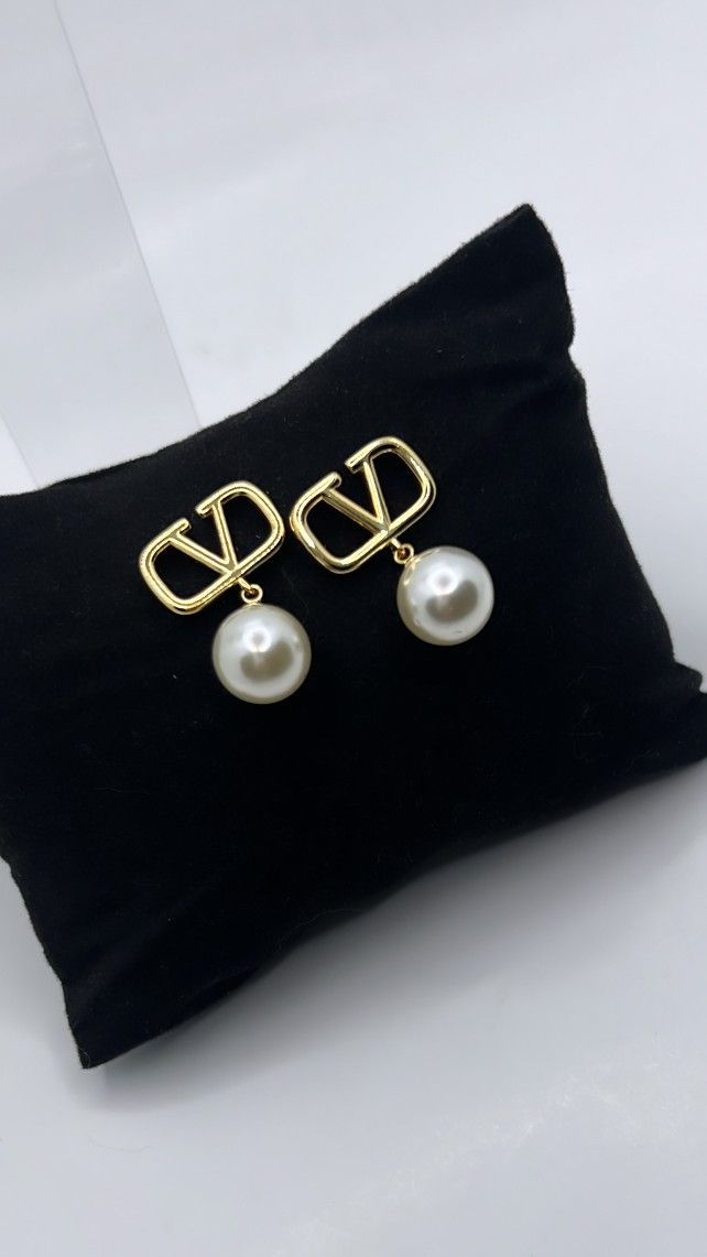 Val Pearl Drop $32