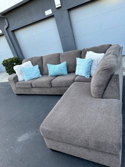 Gorgeous Ashley’s gray sectional couch !!