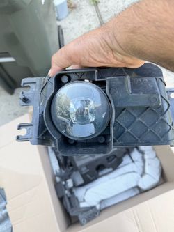 2024 Ford F250 XLT left headlight and fog lamps