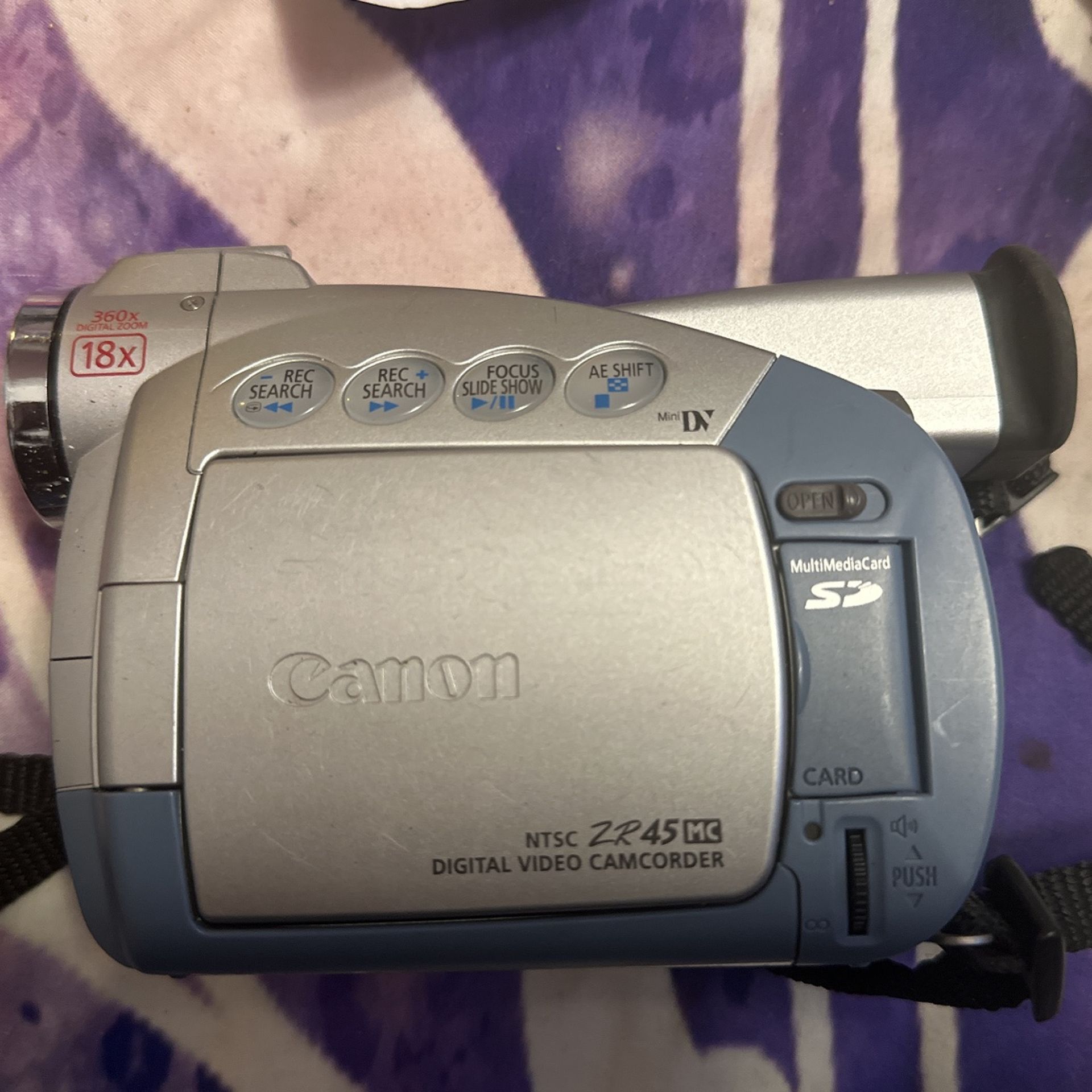 Canon Digital Camcorder NTSC ZR45MC 360x Digital Zoom 18x No Battery