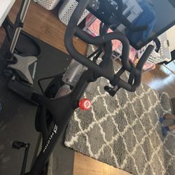 Peloton Bike (like New)(missing Power Cable)