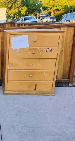 1 free dressers