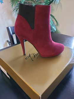 Thalia Sodi booties