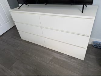White IKEA cajonera