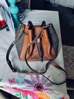 Michael Kors Medium Bucket Bag