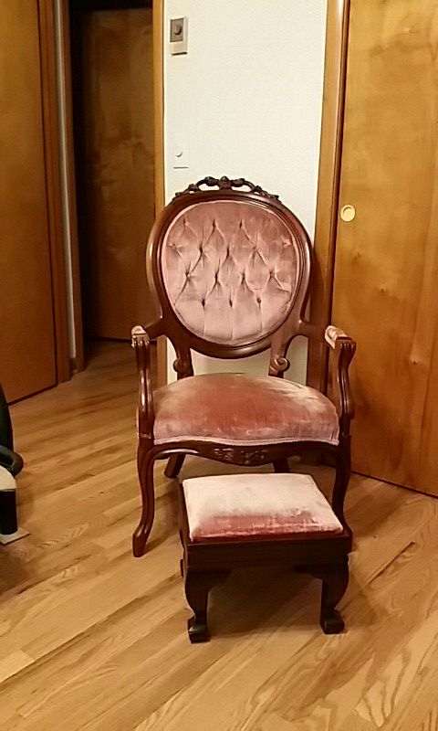 Antique chair with stool Made By KIMBALL Furniture made 1975