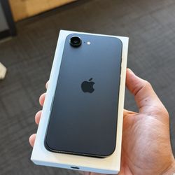 iPhone 16e ‘Black’ · GSM Unlocked - 128GB