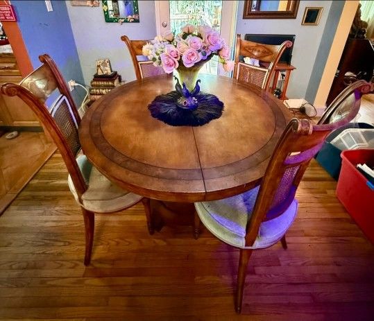 Wooden Round Dinner Table W Chairs