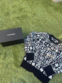 19B CHANEL COCO NEIGE BLACK WHITE CASHMERE CC LOGO PRINT SWEATER PULLOVER 38