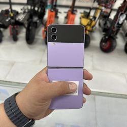 Galaxy Z Flip 4 5G Unlocked 128GB! $379 Cash Or Card!!