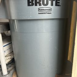 Trash Can 32