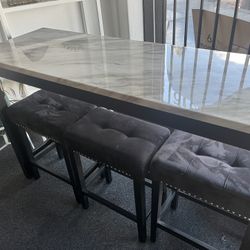 Entry Table WTH Stools 