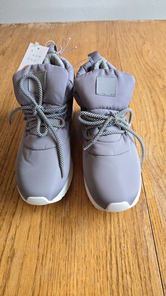 Lady's Boots 9.5