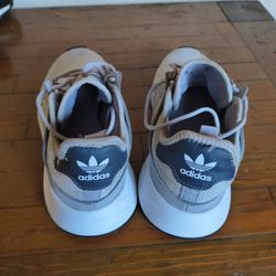 Adidas Sneakers.