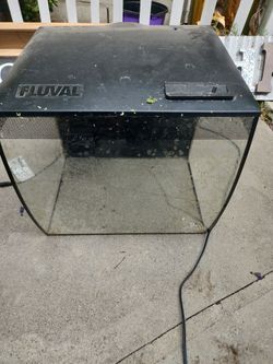 Fluval 9 Gallon w/ pump and light
