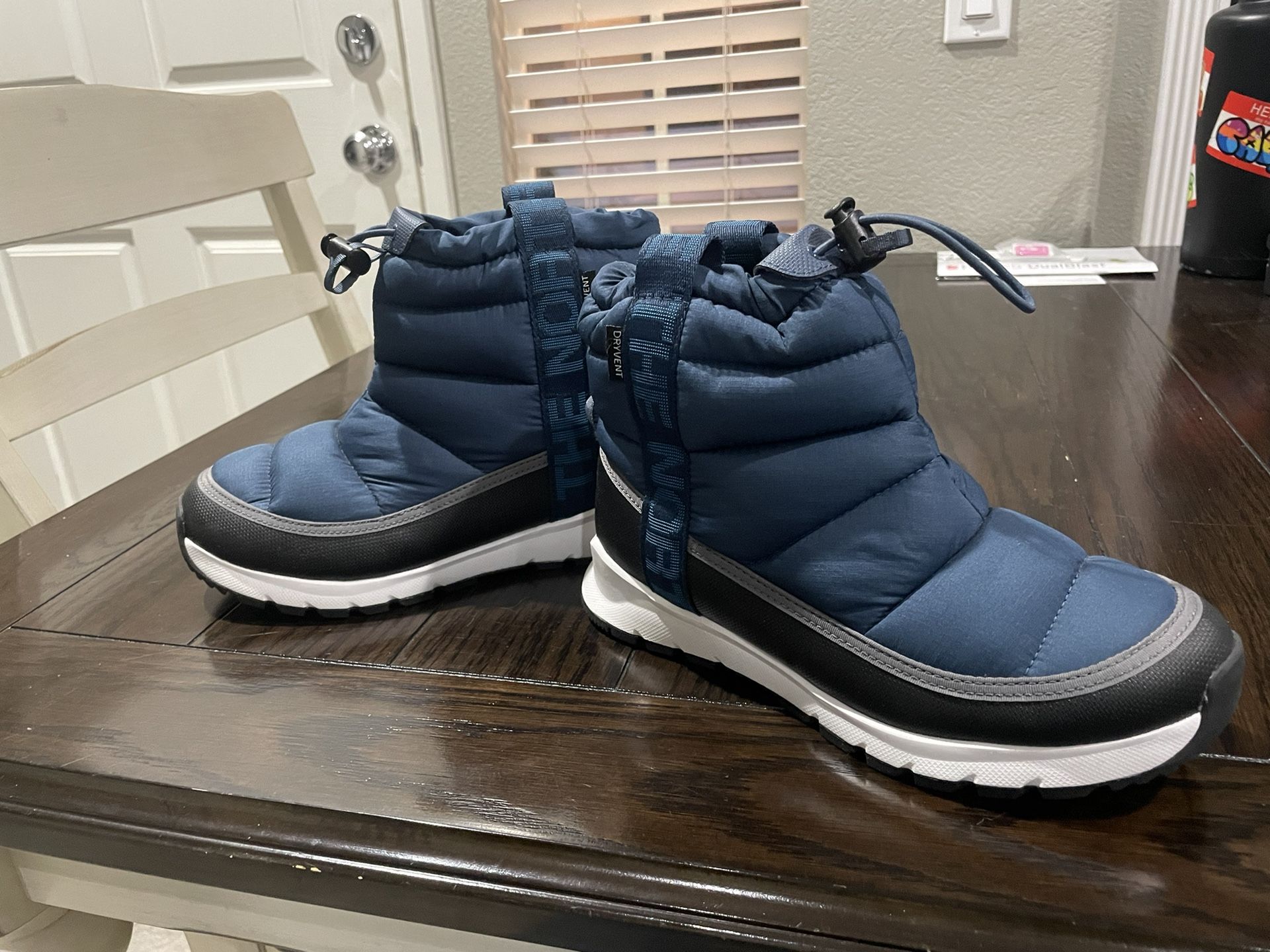 Youth Boys Snow Boots Size 5