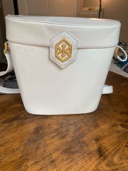 Bally beige leather women’s purse/ shoulder bag