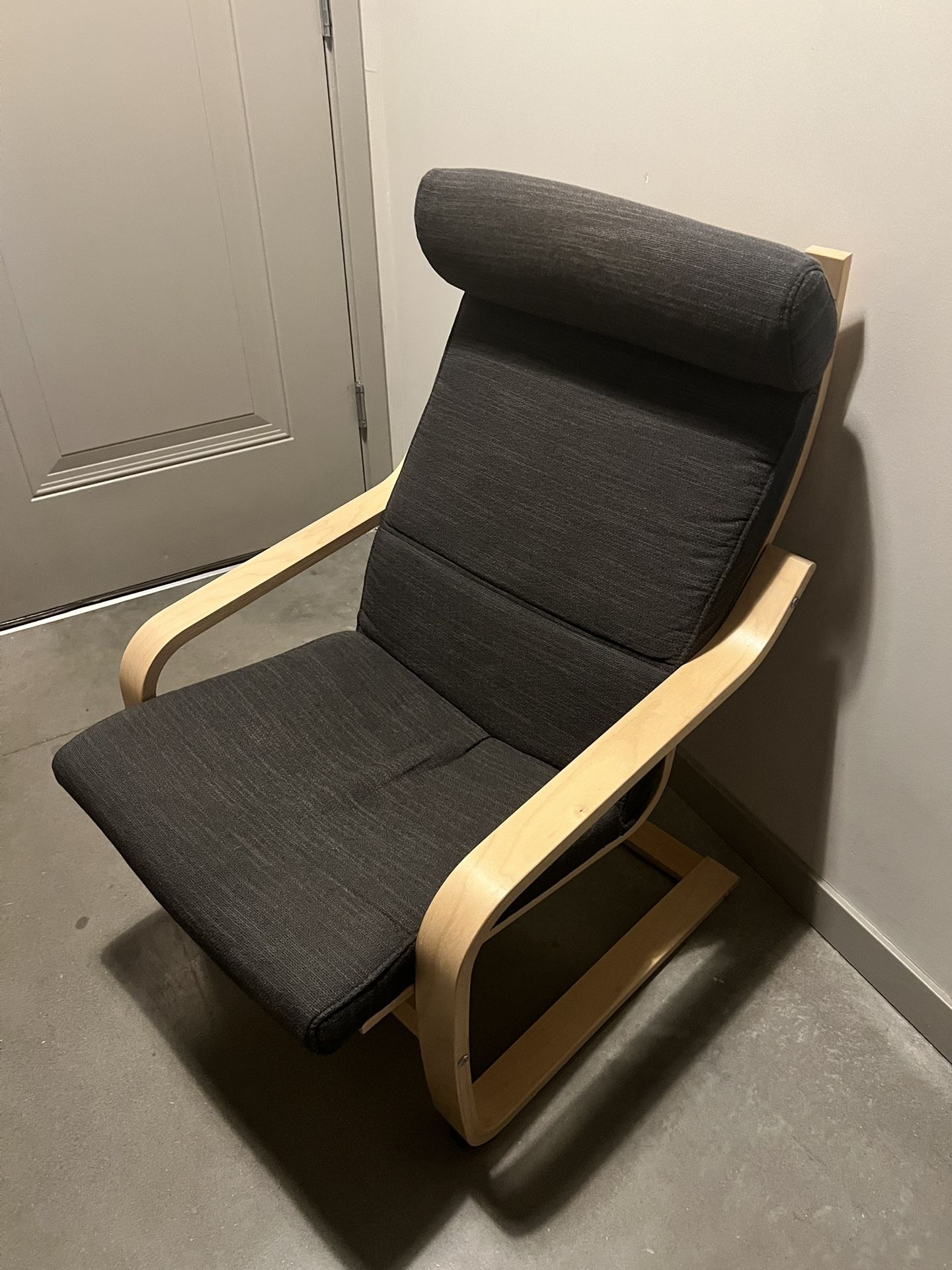 IKEA Rocker-Style Chair – Comfortable & Timeless