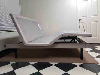 Queen size electric bed frame - can DELIVER almost anywhere for $100 extra - gently used and in very good condition 😍