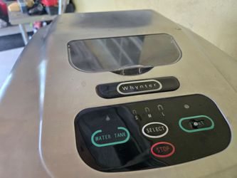 Countertop ice maker