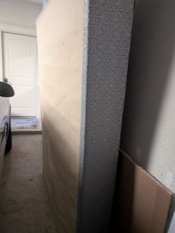 Queen bedframe and boxspring