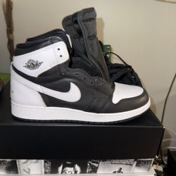 Air Jordan Retro 1 Black / White 7Y