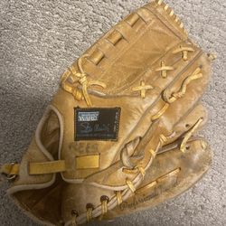 Vintage Baseball Glove RHT