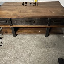 Coffee table like new condition