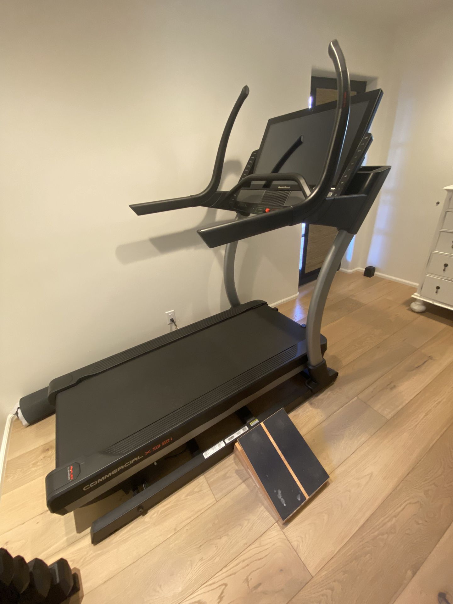 Nordictrack Commercial x32i Treadmill