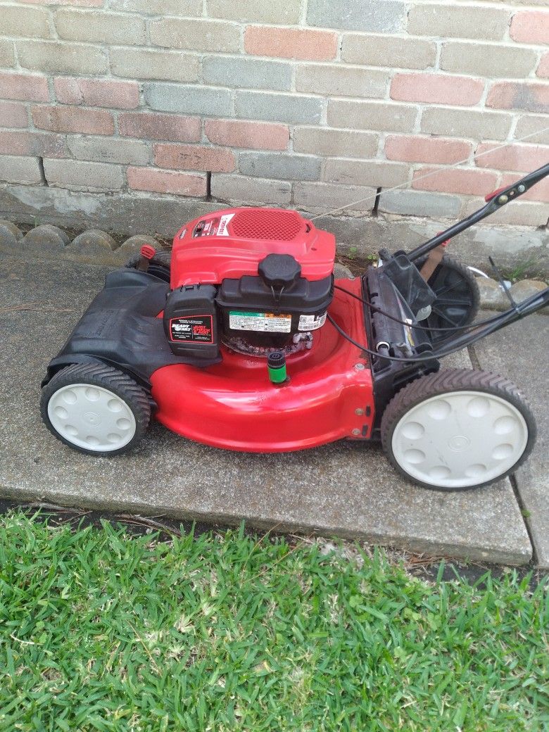 Troy Bilt TB230 Self Propelled Lawn Mower 
