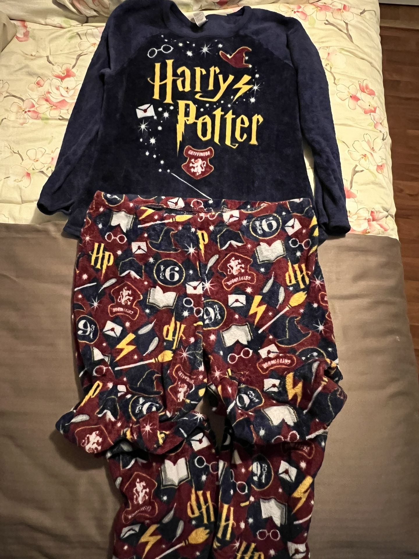 Harry Potter Gryffindor Sleepwear Pajama Set Women's L Multicolor