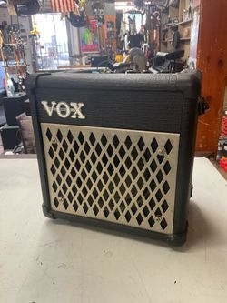 VOX DA5 Battery Powered Amp AS IS-Power supply input works Intermittently