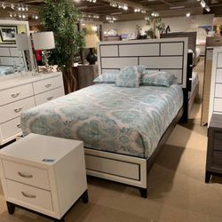 New Akerson Queen Size 5 Piece Bedroom Set With Dresser Mirror Nightstand Chest Queen Bed Frame Without Mattress And Free Delivery