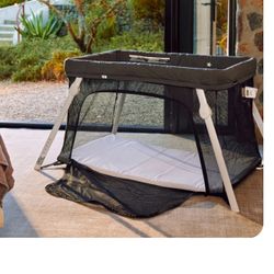 Lotus Travel Crib-Slightly Used PENDING