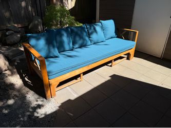 Outdoor extendable day bed
