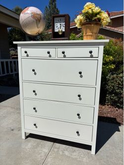 White 6 Drawer Modern Dresser Chest of Drawers Furniture Great Condition