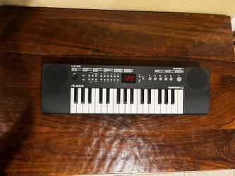 Alesis Harmony 32 Compact Mini Keyboard  (SEE ALL PICTURES) Portable With Build In Speakers Batteries Included…$35