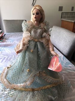 Franklin Mint Heritage,Maryse Nicole,Porcelain Cinderella, Missing Shoe, 17”