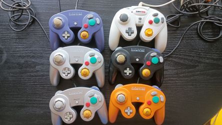 GAMECUBE CONTROLLERS UNTESTED