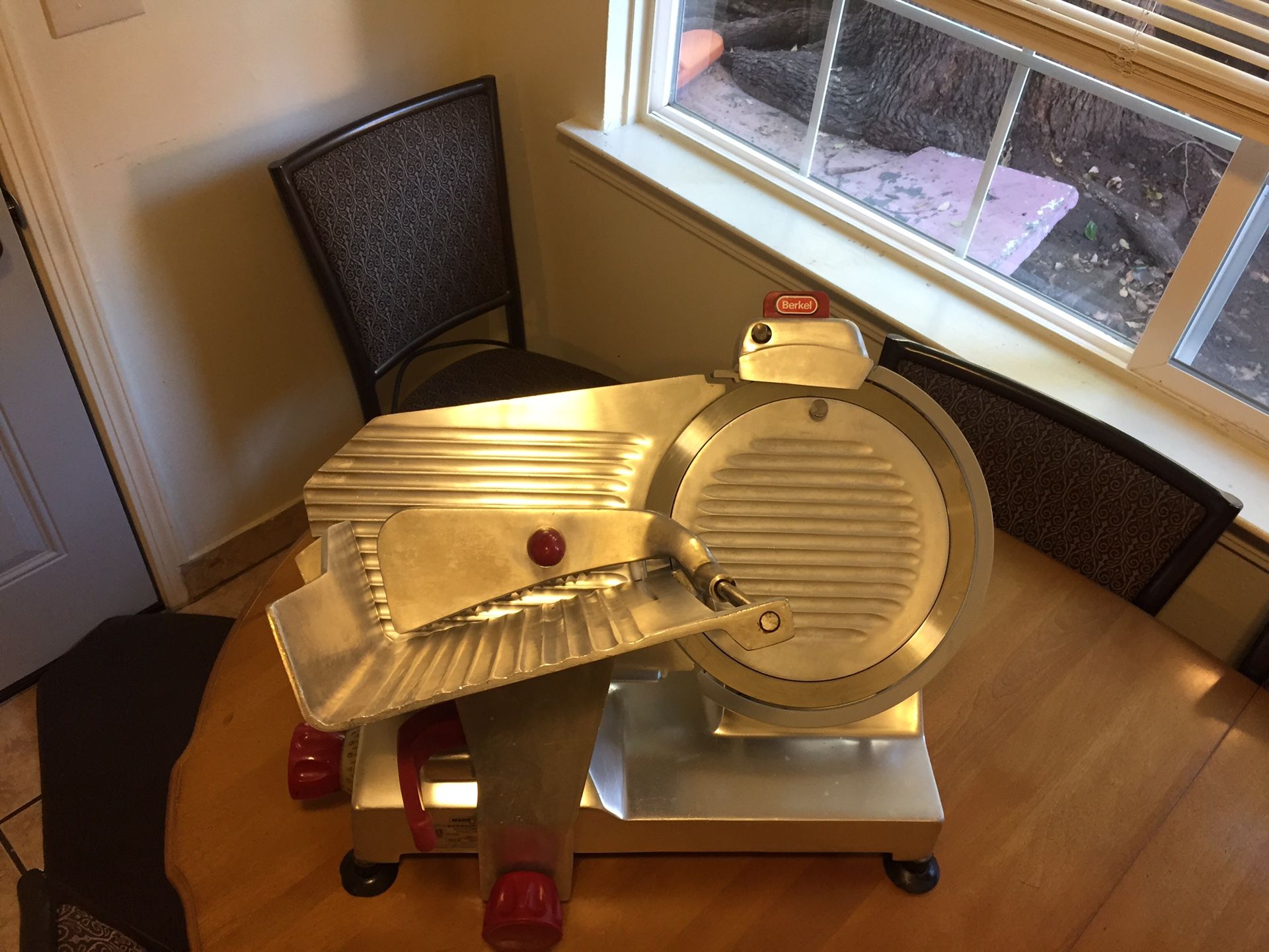 Meat slicer