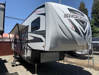 2021 Forest River Shockwave 32FWGDX Toy hauler